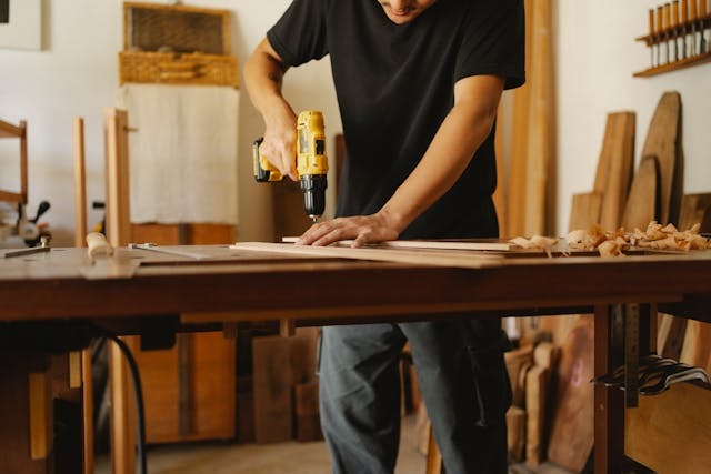 5 Tasks to Complete When Starting a Furniture-Making Business