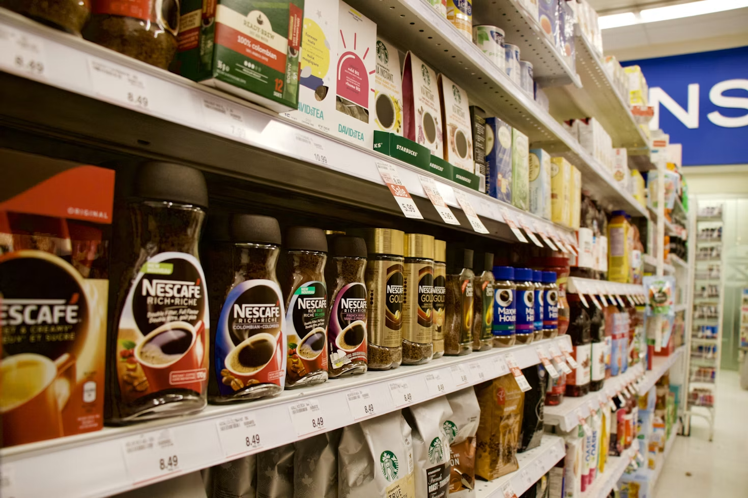 How Smart Packaging Design Converts Casual Shoppers Into Lifelong Fans